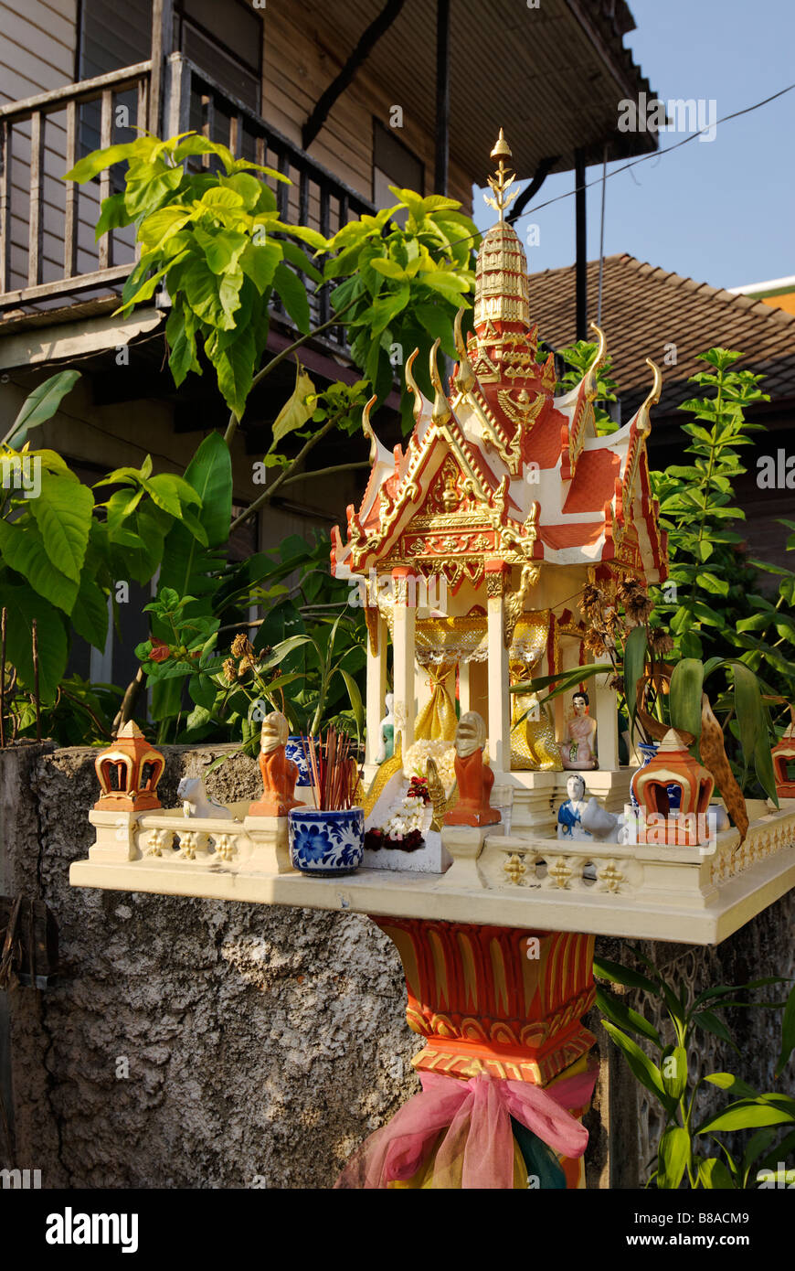 hình ảnh bàn thờ Phật và Gia Tiên 0029