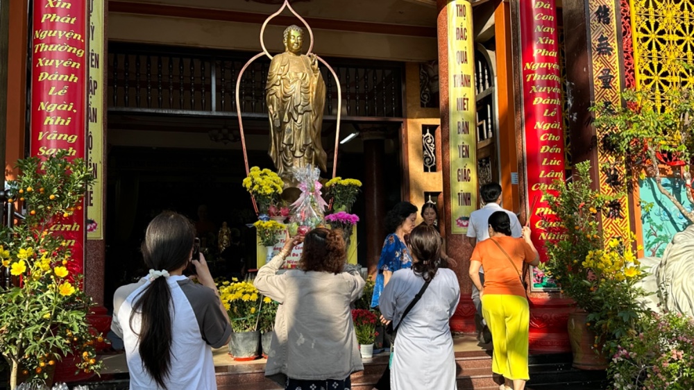h&igrave;nh ảnh đi ch&ugrave;a lễ Phật 0027