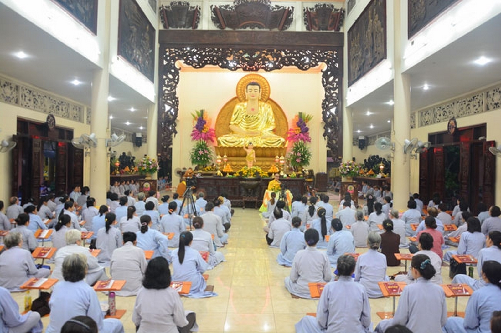 h&igrave;nh ảnh đi ch&ugrave;a lễ Phật 0032
