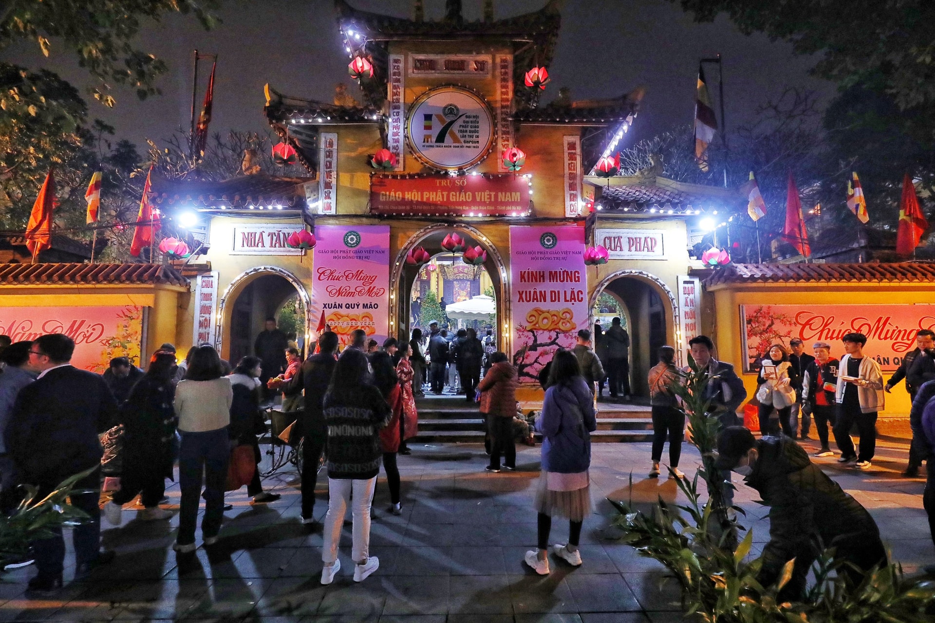 h&igrave;nh ảnh đi ch&ugrave;a lễ Phật 0041