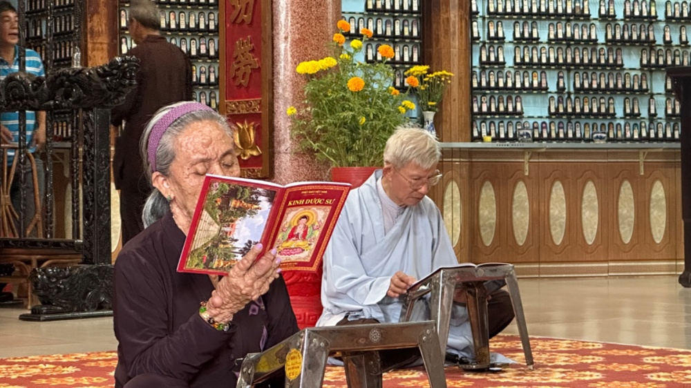 h&igrave;nh ảnh đi ch&ugrave;a lễ Phật 0050