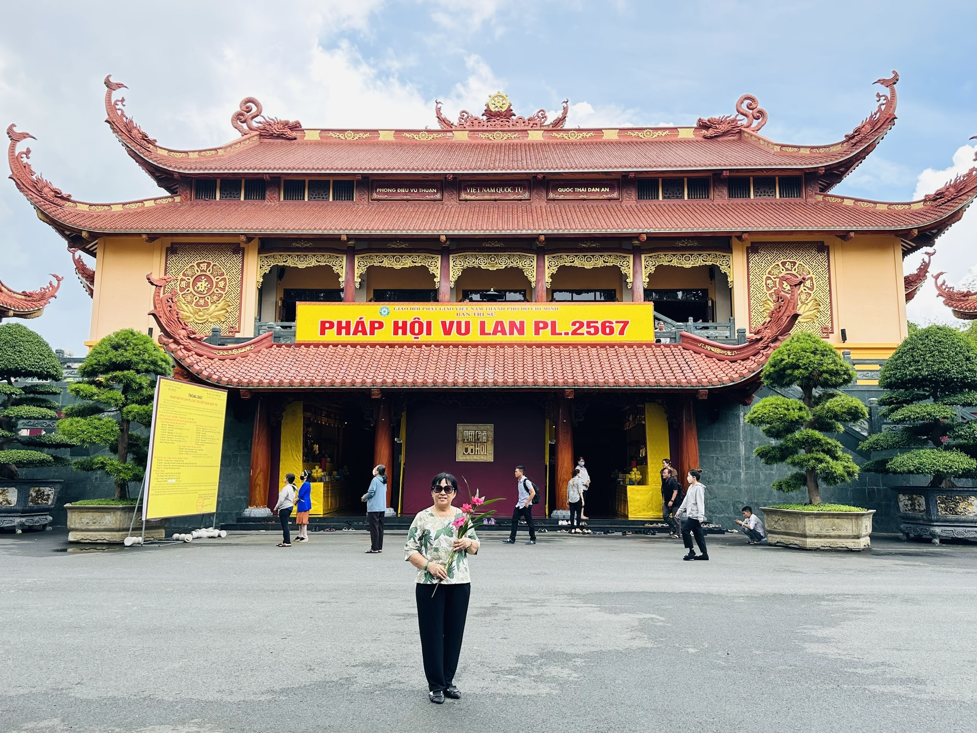 h&igrave;nh ảnh đi ch&ugrave;a lễ Phật 0058