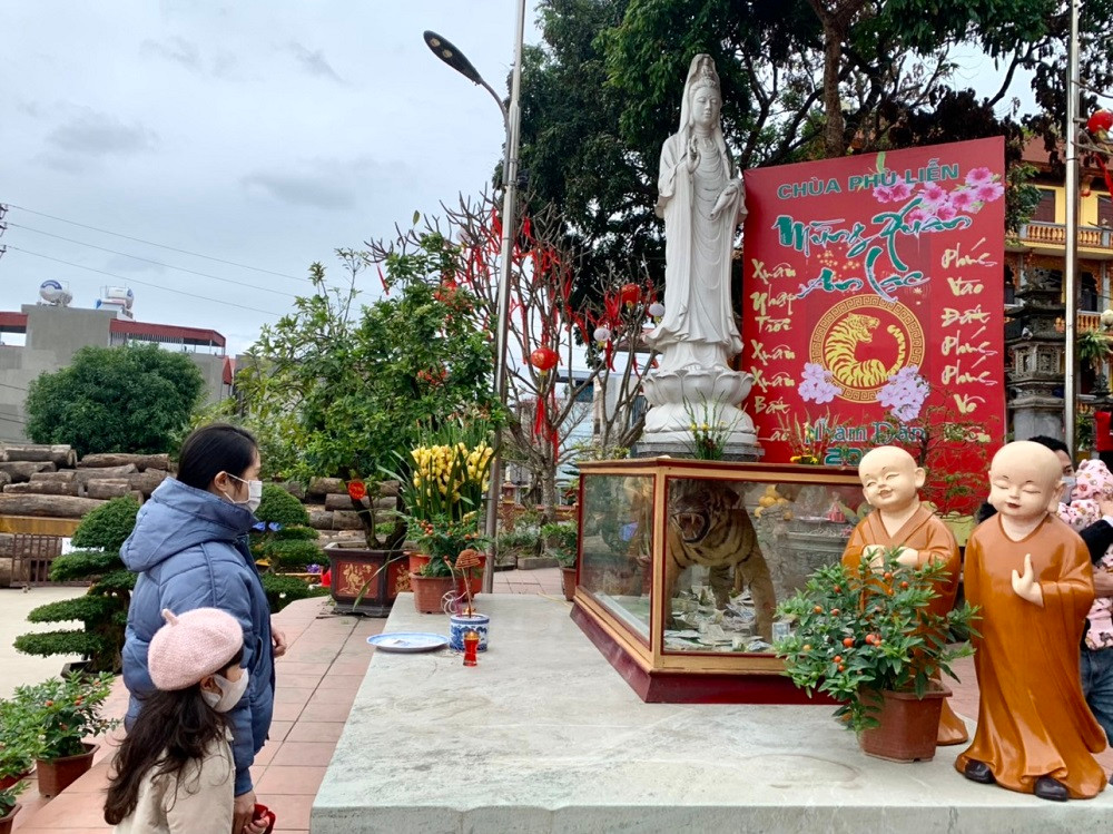 h&igrave;nh ảnh đi ch&ugrave;a lễ Phật 0095