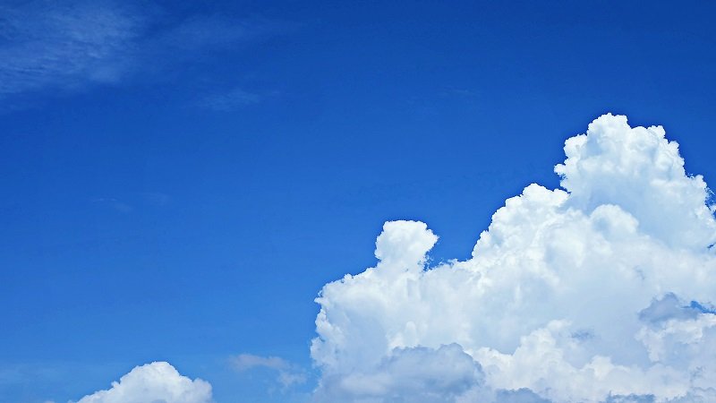 Cảm nhận sự huyền b&iacute; v&agrave; ấm &aacute;p của ho&agrave;ng h&ocirc;n qua h&igrave;nh nền bầu trời, nơi &aacute;nh s&aacute;ng v&agrave; m&agrave;u sắc h&ograve;a quyện tạo n&ecirc;n một cảnh sắc đẹp mắt.