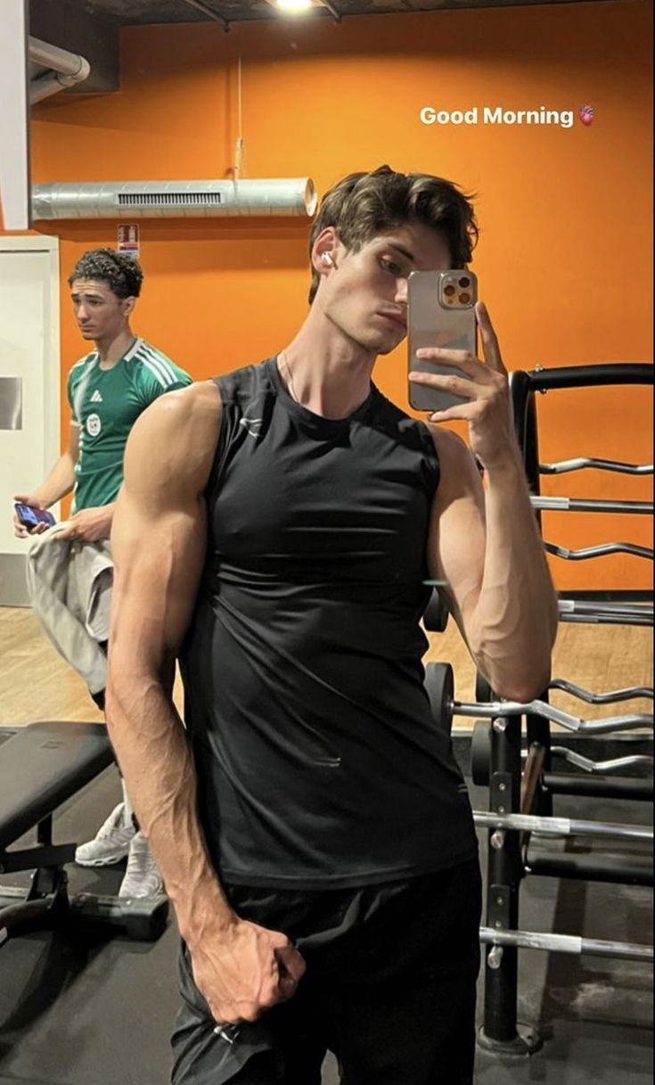trai tập gym v&oacute;c d&aacute;ng chuẩn