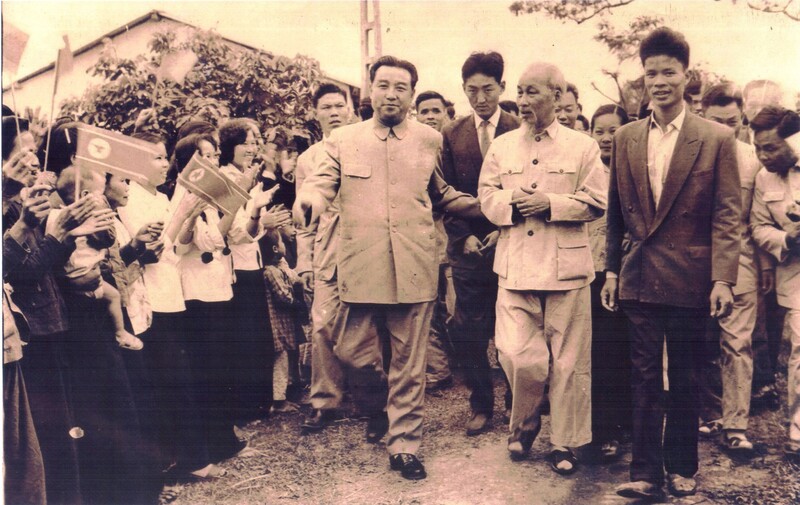 Ảnh B&aacute;c Hồ