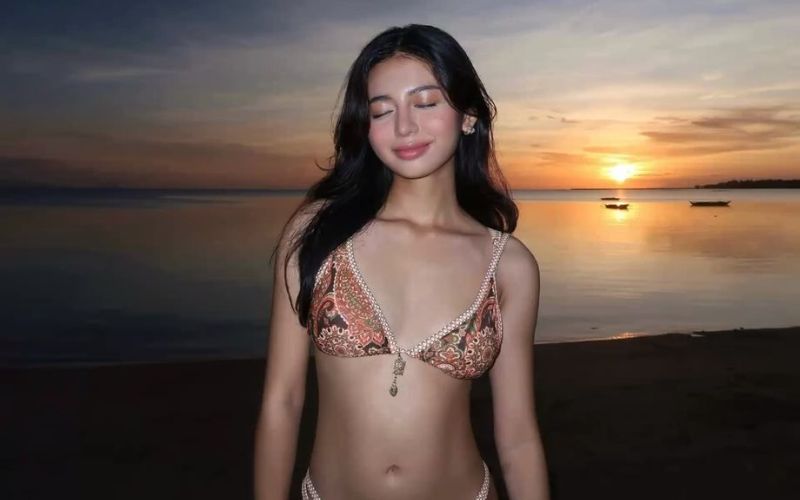 g&aacute;i mặc bikini 9