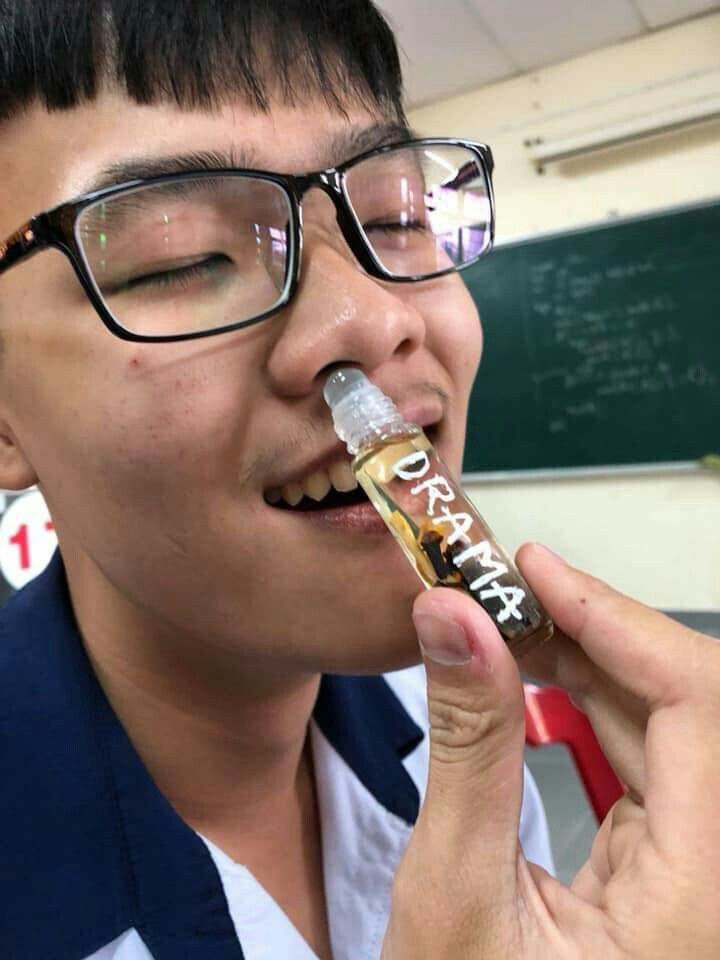 h&iacute;t drama meme h&agrave;i hước