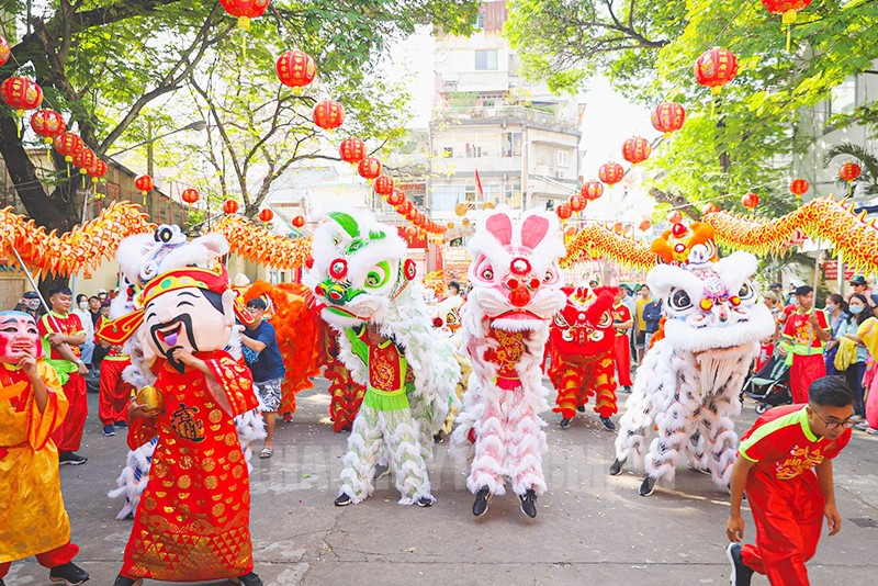 Tổng quan về bức tranh múa lân truyền thống Việt Nam