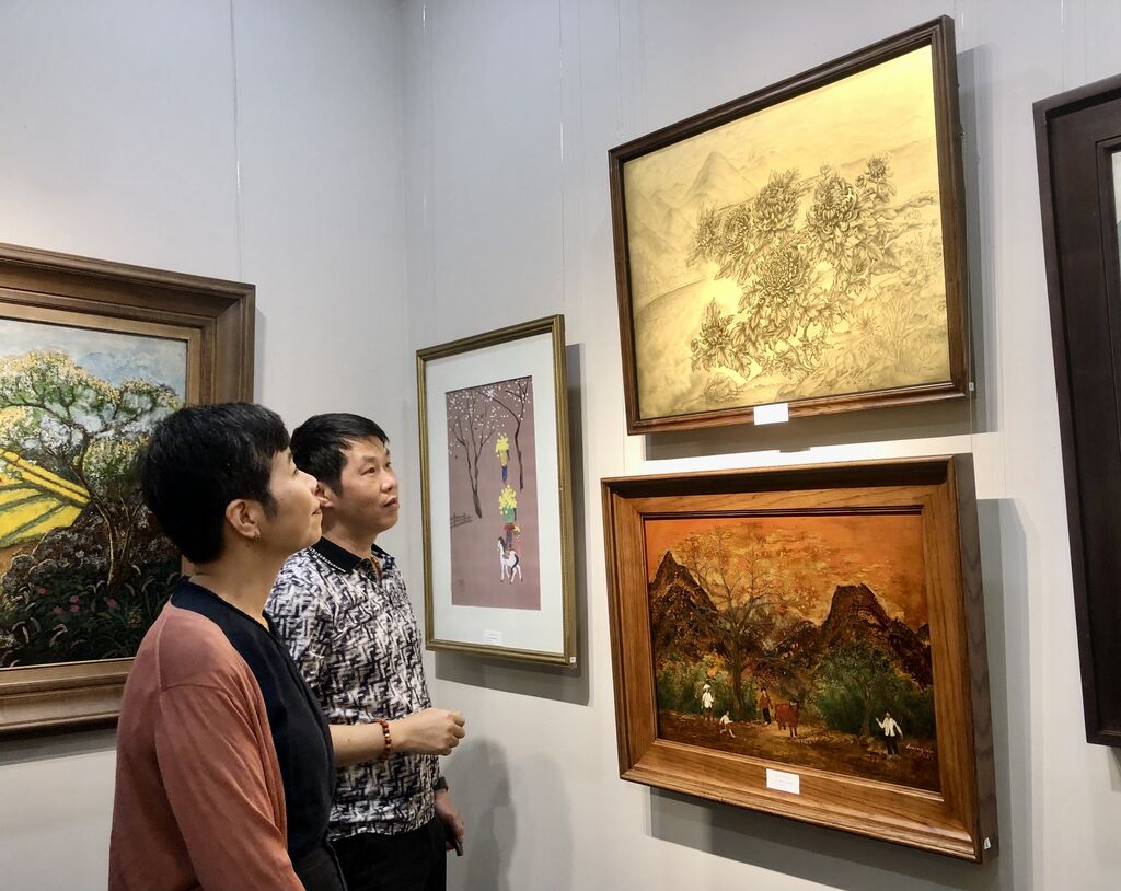 Triển lãm và hoạt động nghệ thuật của Linh Chi