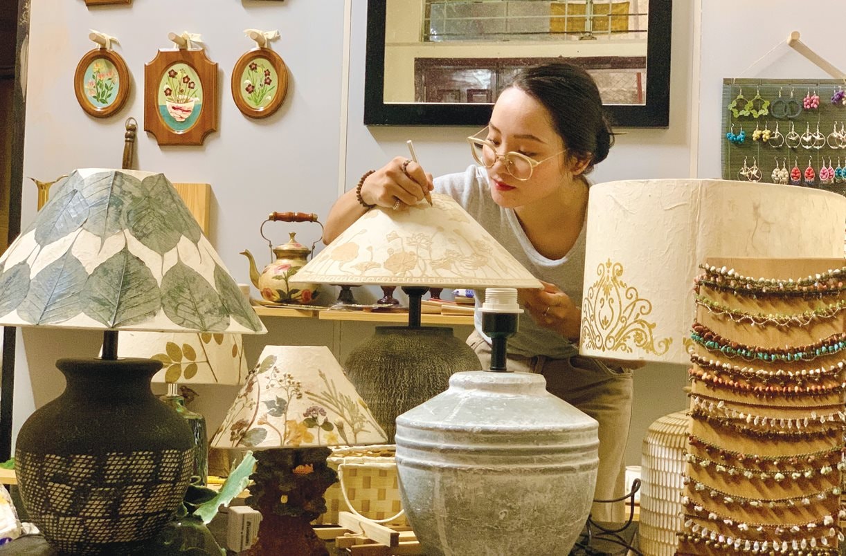 Vai trò của nghệ nhân trong nghệ thuật giấy dó